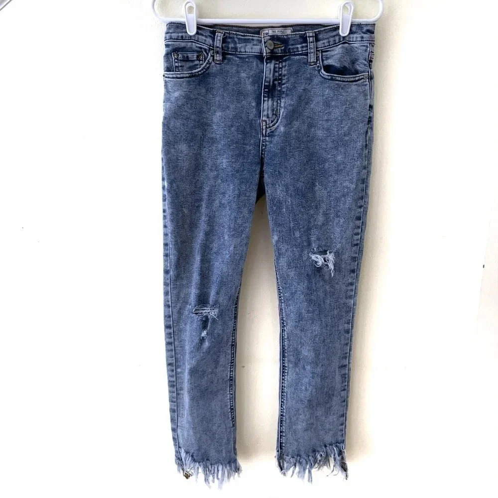 LAST CALL Free People Crop Jeans Women’s Size 29 Light Blue Distressed Raw Hem